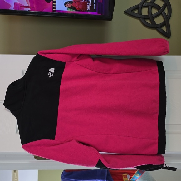 Women's hot pink North Face jacket - Picture 3 of 3